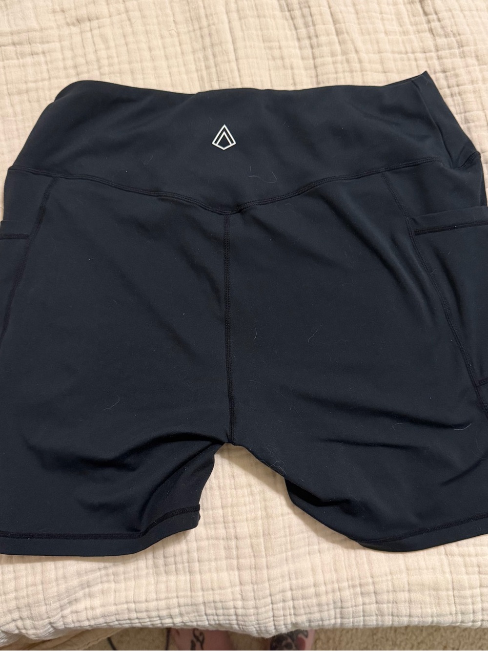 Arro athletics - 6” bestie bike shorts in onyx. High-Waist with Side Pockets